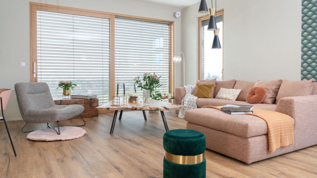 séjour chaleureux inspiration années folles 20s velours laiton