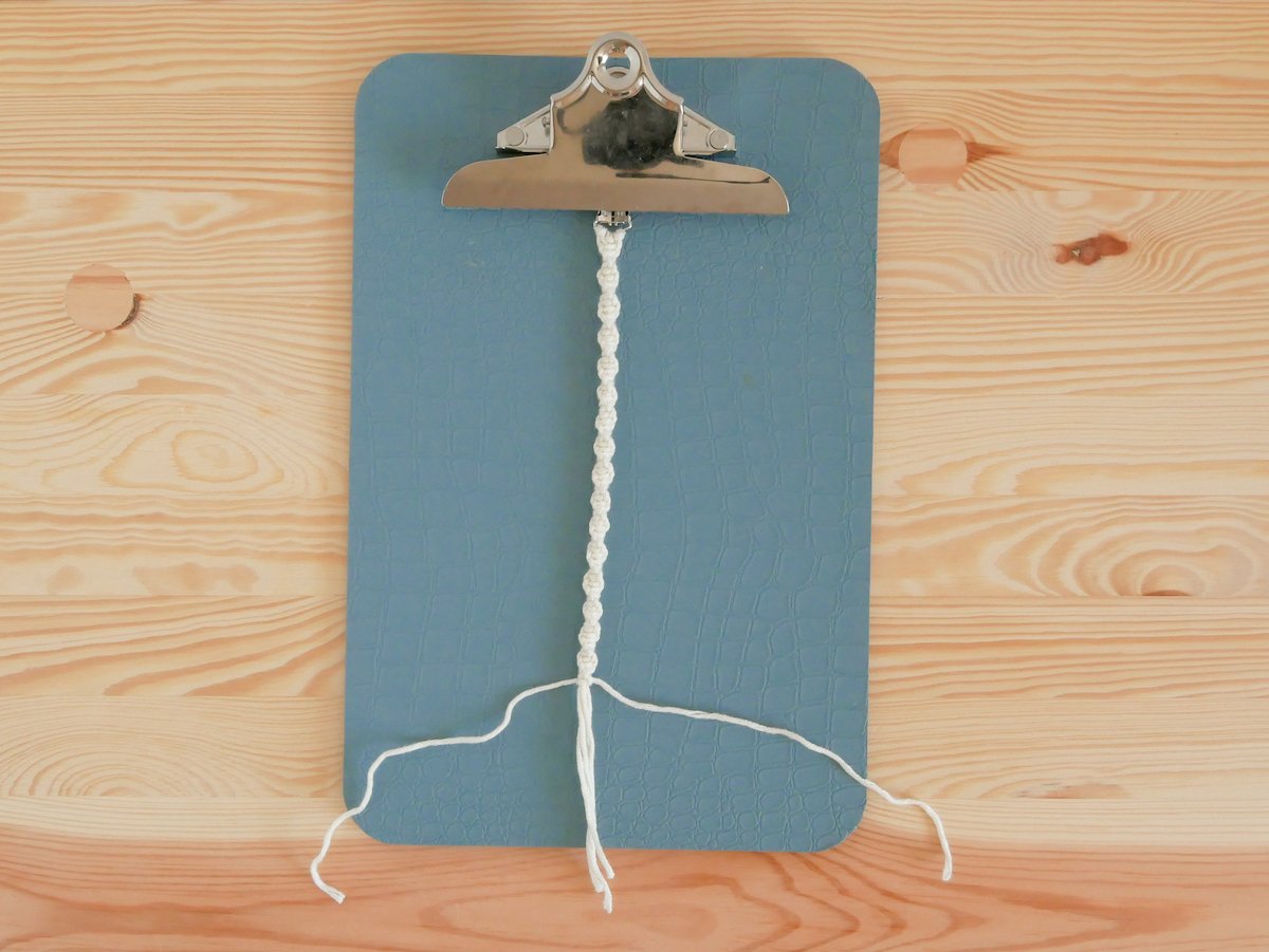 attache tétine macramé tuto diy technique noeud plat torsadé