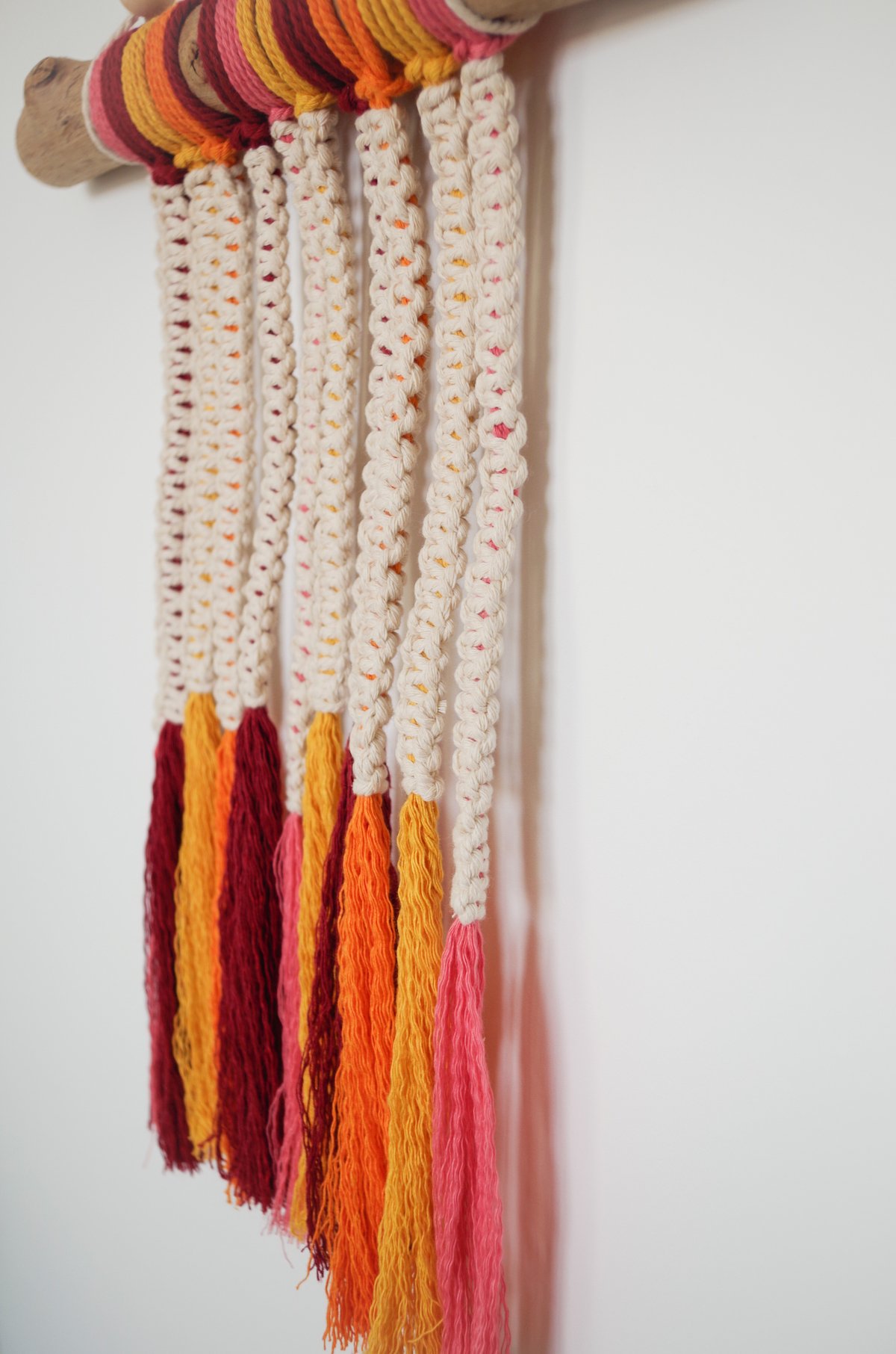 tissage mural bohème coloré jaune rose orange rouge camaïeu