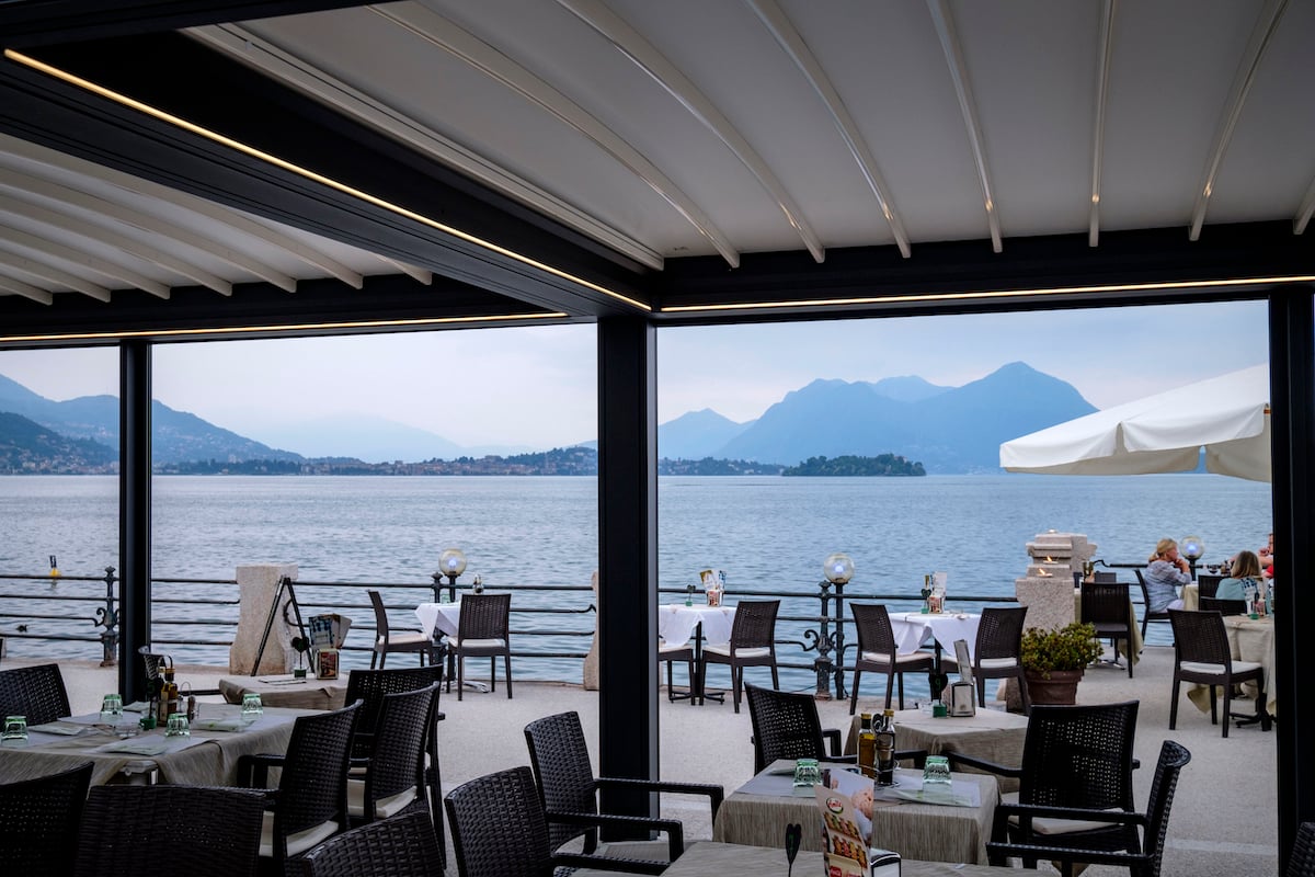 Pergola restaurant rétractable bonne adresse lac majeur cava drink