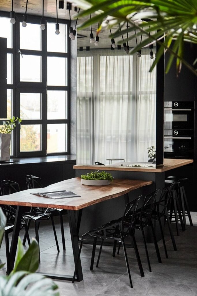 cloison miroir séparer table repas espace cuisine ouverte