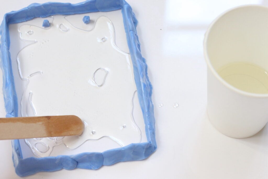 comment réaliser cadre minimaliste diy en résine epoxy