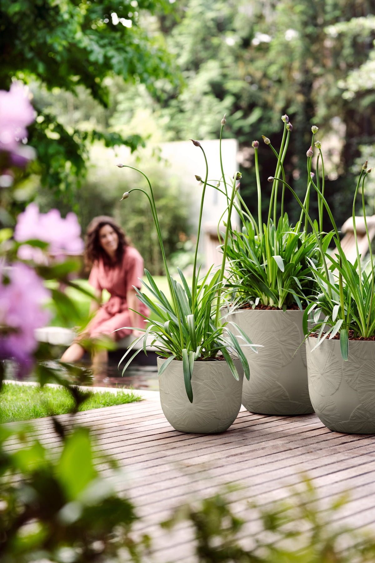 fuente pot fleur motif 3d feuille gris jardin harmonie composition