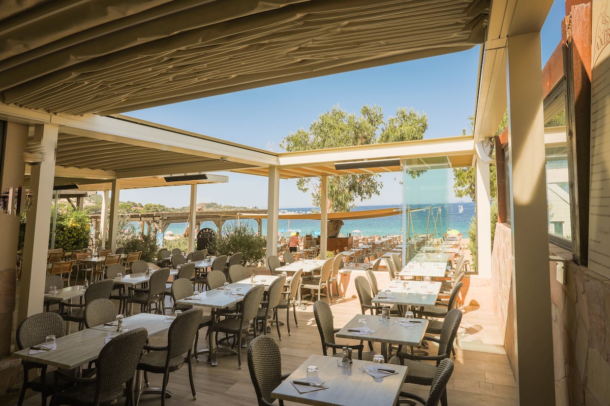 plus beaux endroits pour vacances restaurant plage Corse Porticcio Pergola Corse / couverture de terrasse adossée