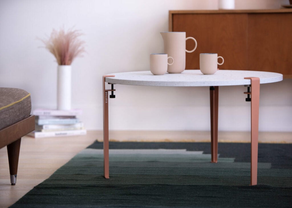 Table Venezia plastique recyclé pieds colorés