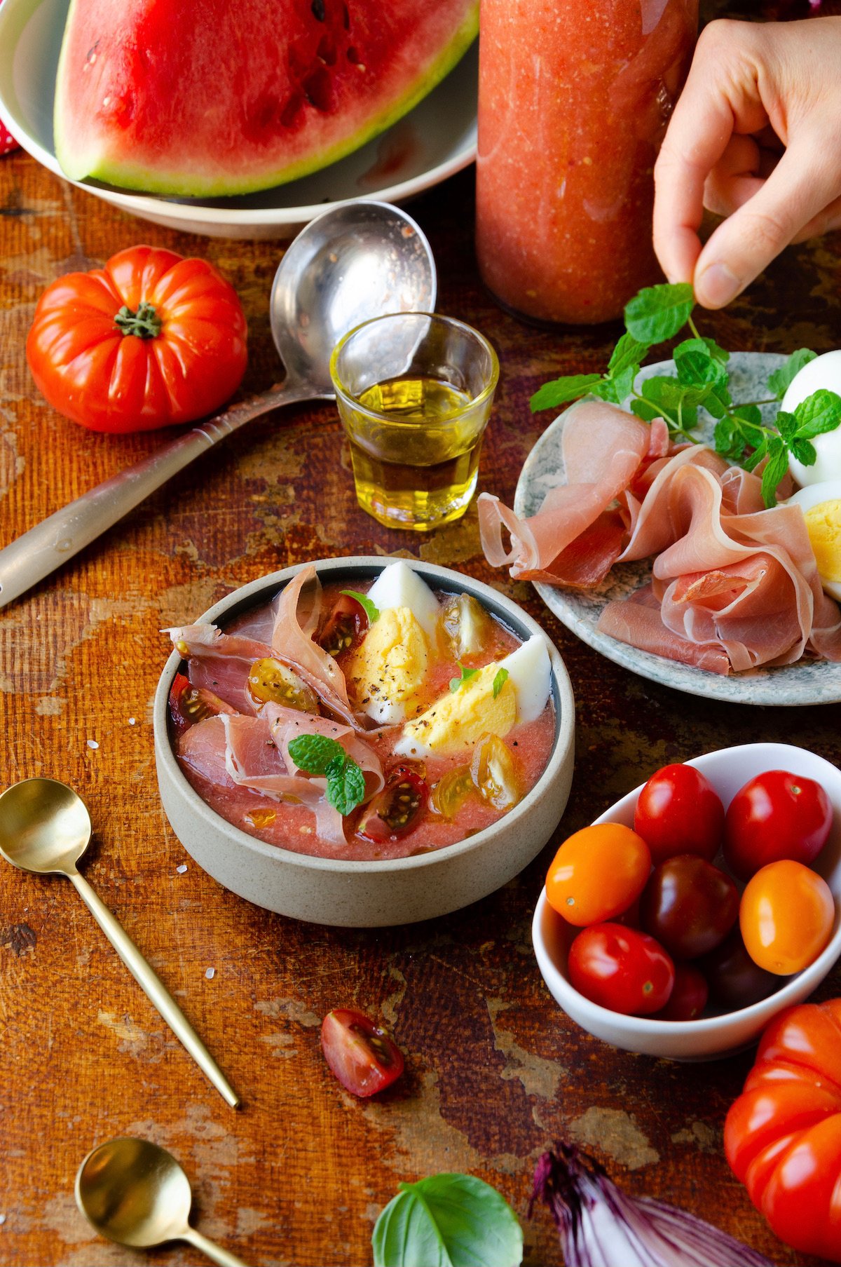 topping original pour agrémenter recette soupe froide espagnole tomate basilic