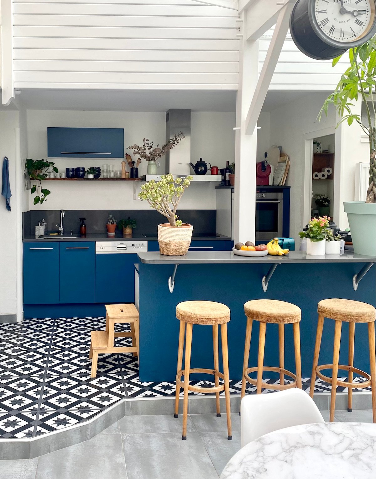 auto rénovation cuisine ouverte repeindre façade changement sol