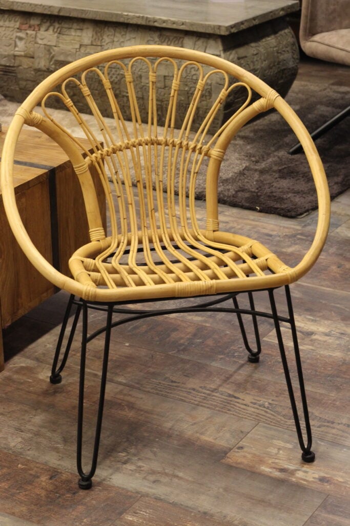 chaise rétro osier cosy table véranda bohème été