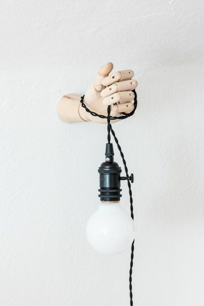 deco murale bois suspension noir ampoule blanc