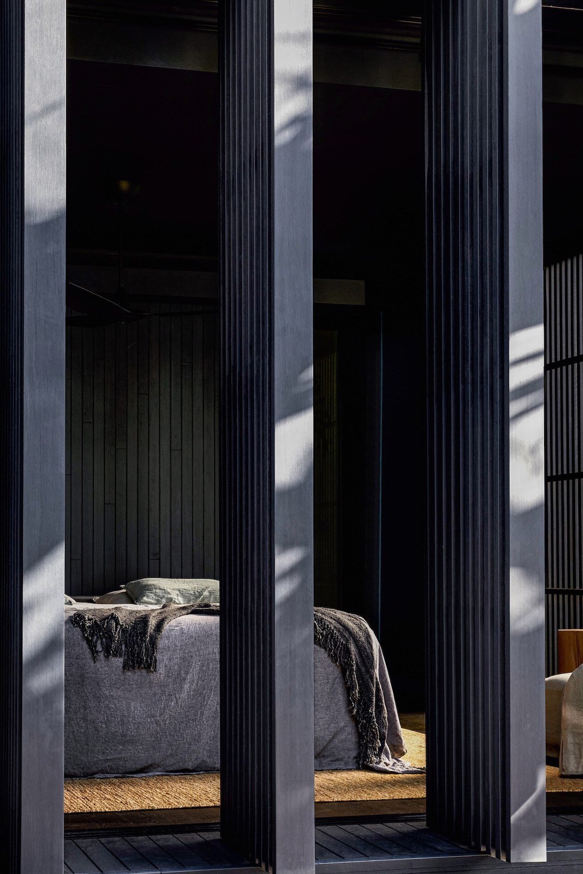 longère moderne panneau coulissant chambre ouverte jardin