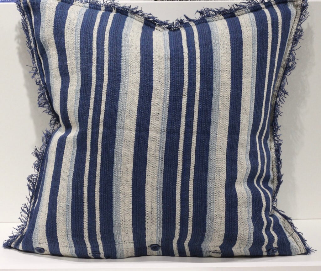 table estivale coussin Ralph Lauren rayures bleu blanc franges