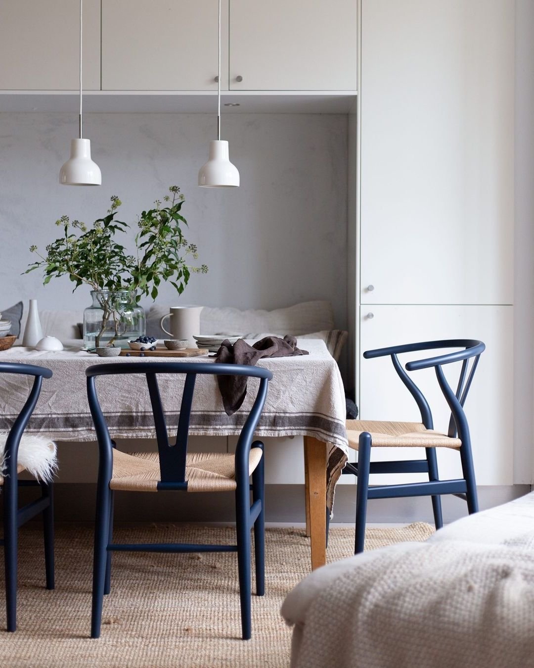 wishbone chair ch24 chaise bleue hans wegner nappe lin harmony