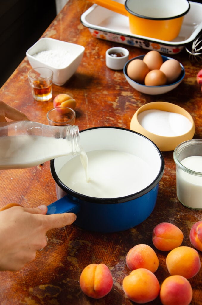 casserole rétro en émail bleue nuit - blog déco - clemaroundthecorner