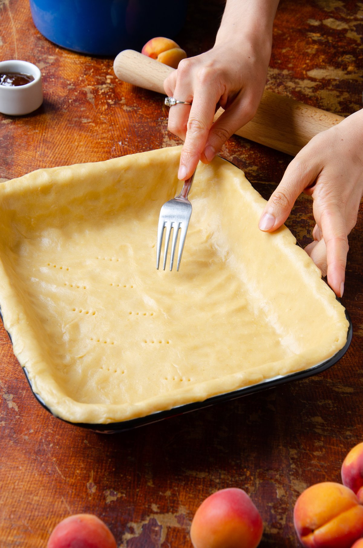 piquer fond de tarte flan pâtissier abricots frais