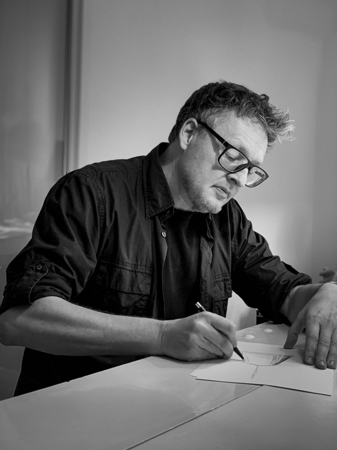 portrait designer créateur objet design contemporain élégant