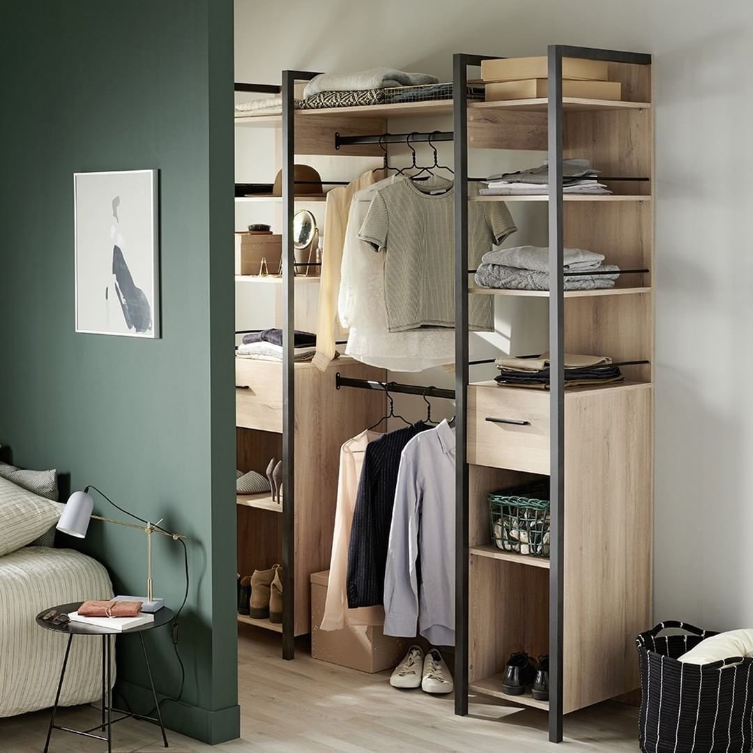 réussir aménagement placard dressing ouvert métal bois design