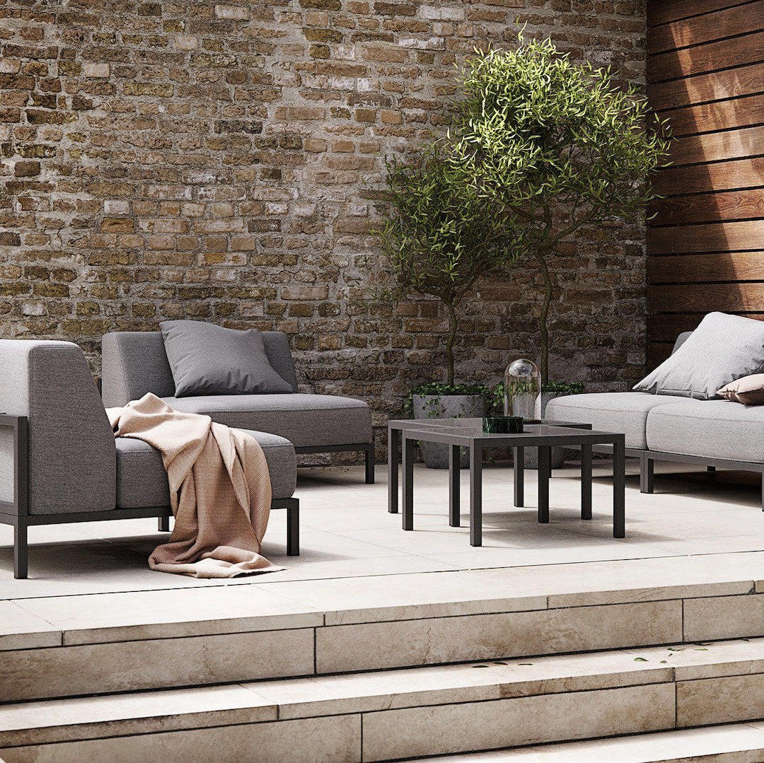 salon de jardin table basse noire canapé gris