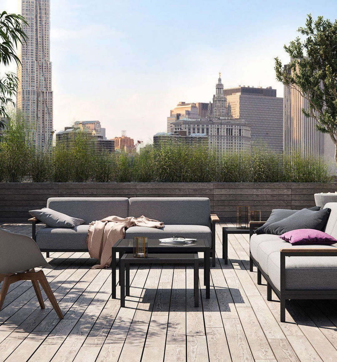 terrasse balcon table basse canapé gris sol parquet bois lamé