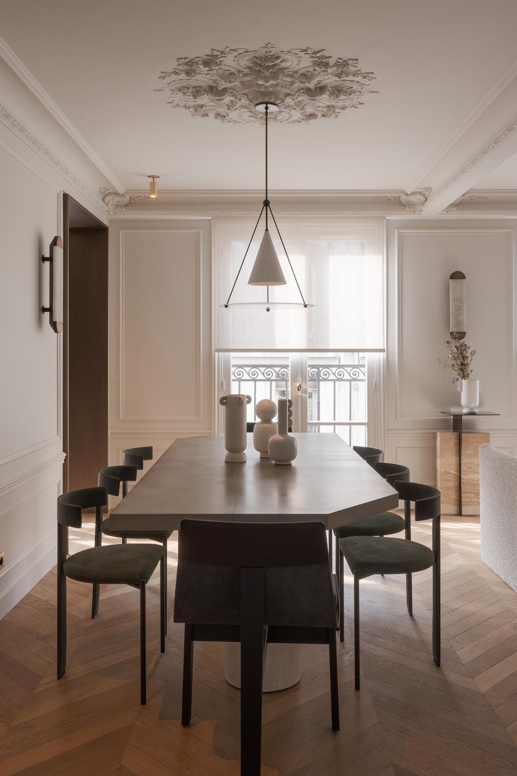 comment aménager salle à manger en longueur vase Muses Ferm Living