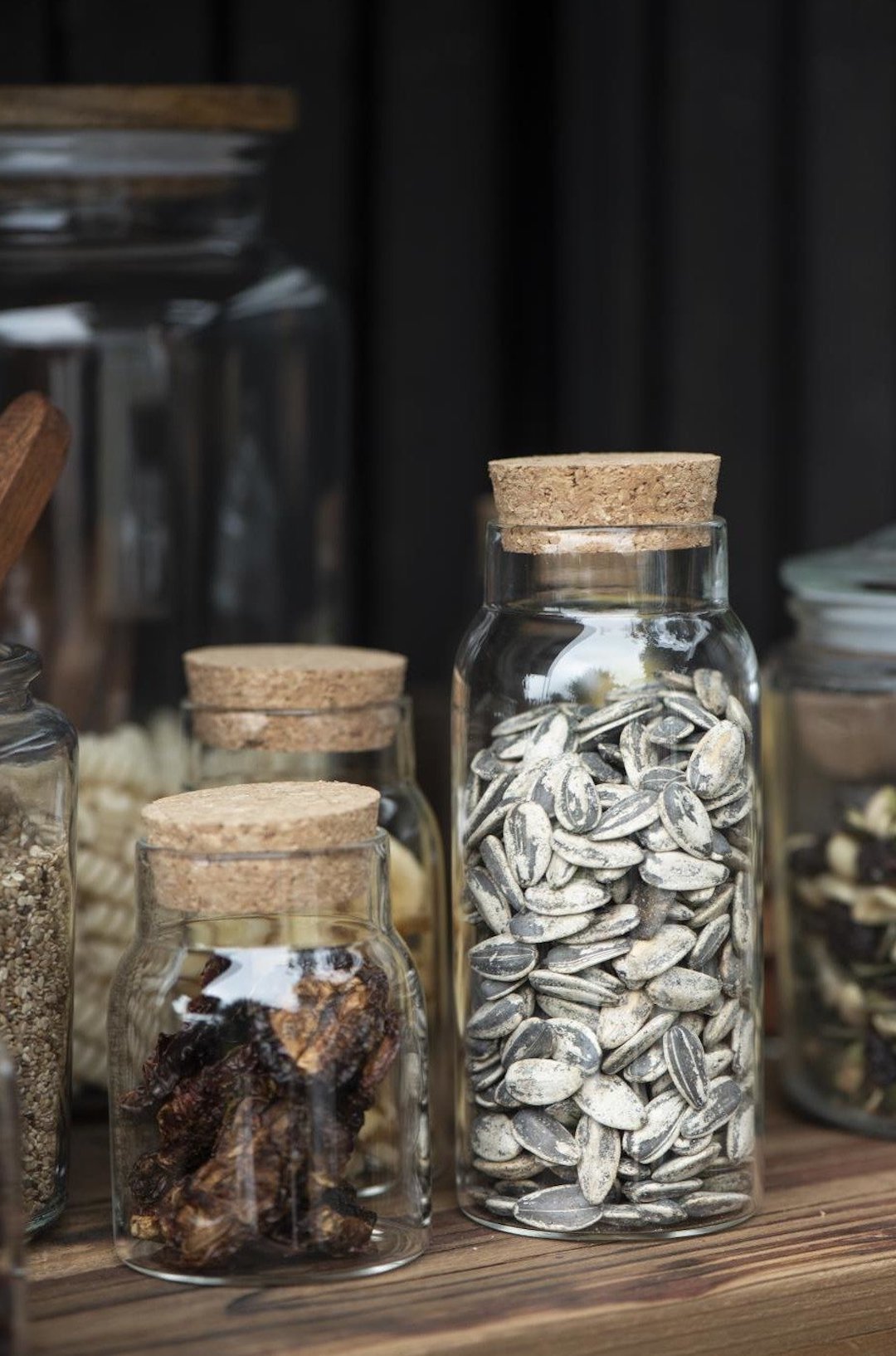 idée rangement cuisine bocal verre couvercle épais liège deco rustique