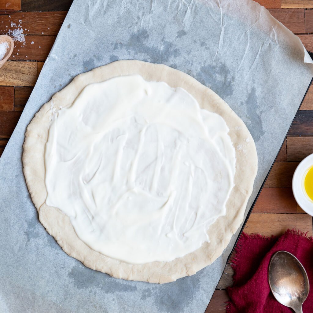 pizza crème pâte fait-maison pétrissage main