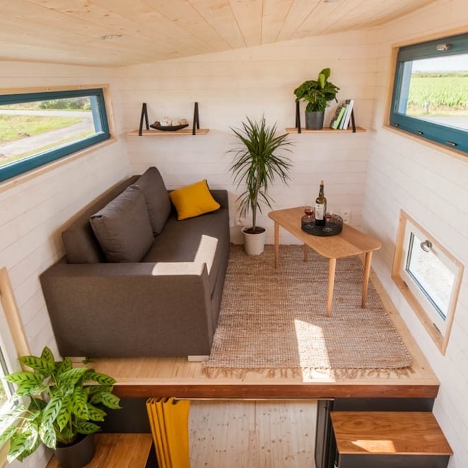 salon canapé gris table de salon bois