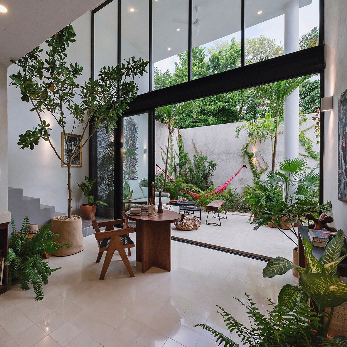 cache-pot géotextile palmier intérieur salle à manger