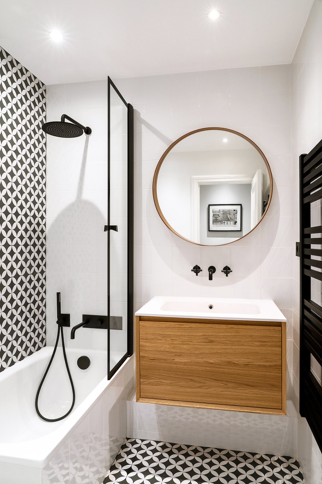 salle de bains noire blanche bois longueur - blog déco clem atc