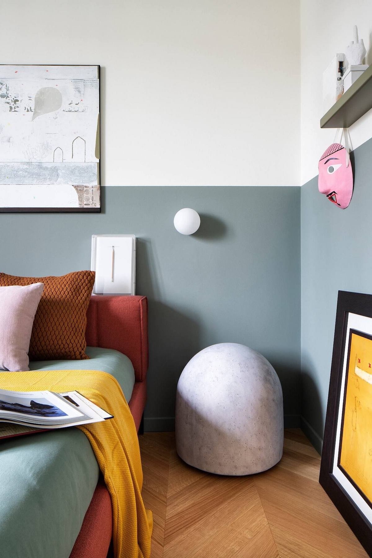 appartement coloré chambre jaune bleue rouge