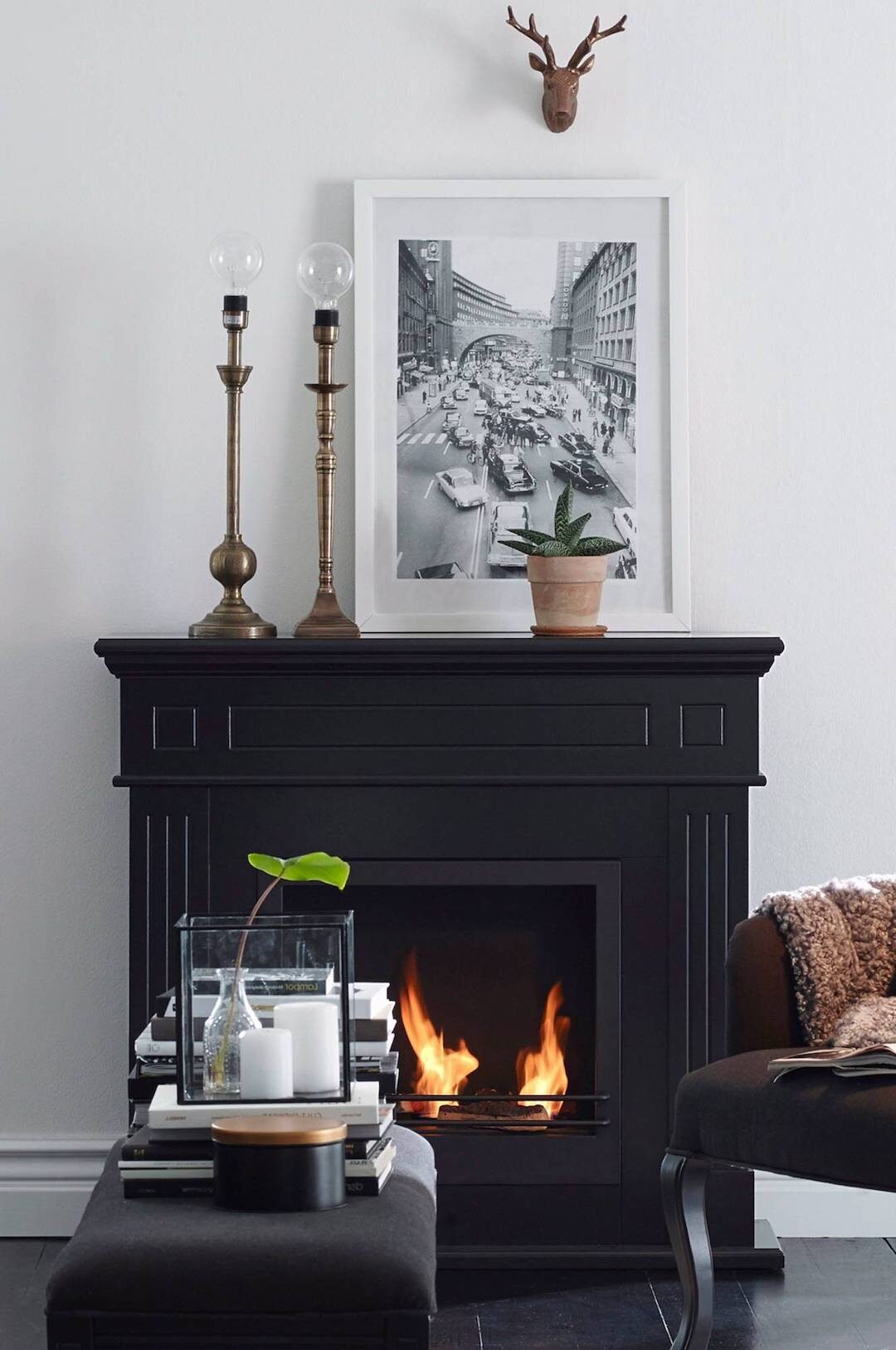 cheminée noir deco bougie accessoires laiton