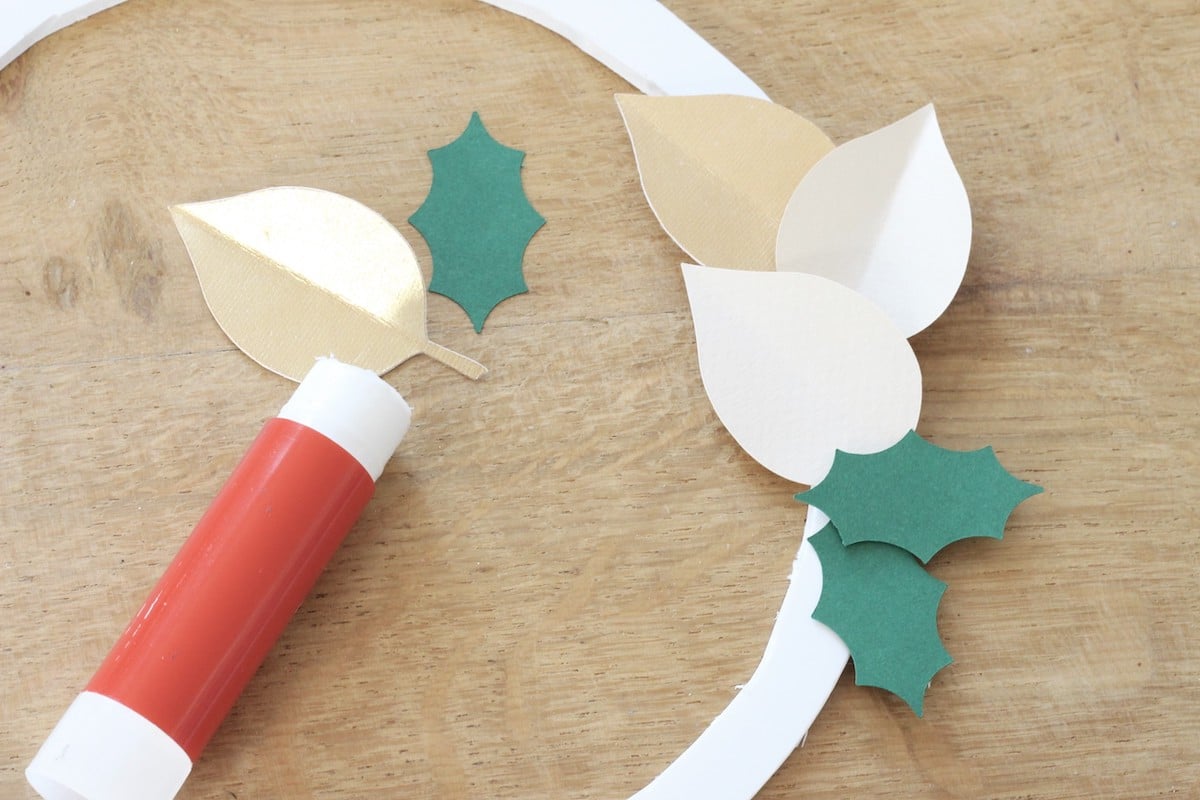 décoration murale ronde en papier plume