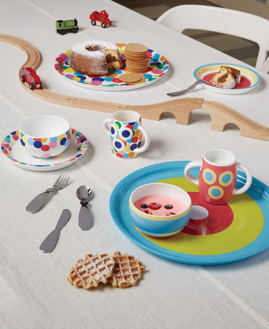 couverts enfant rond acier table bois blanche