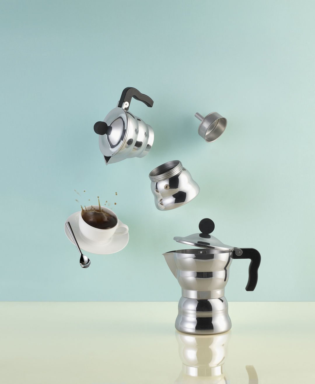 design revisite cafetière italienne moka aluminium
