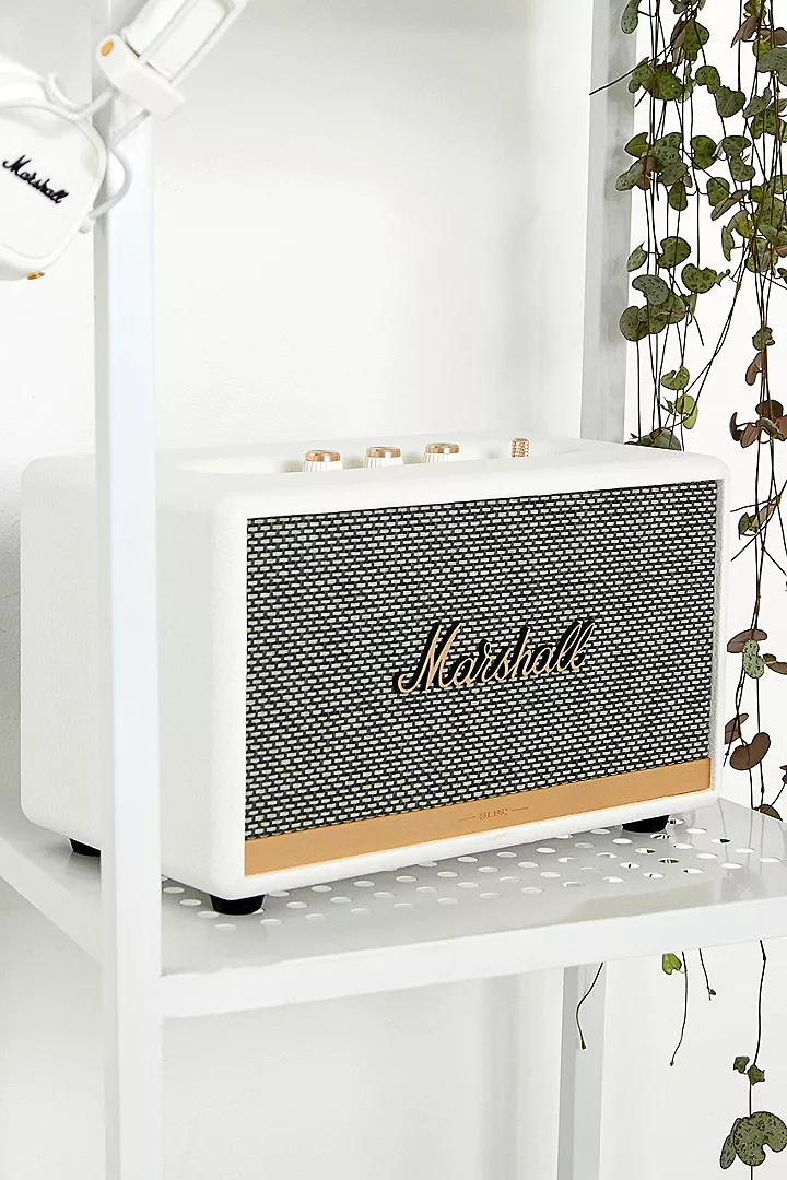 enceinte blanche decoration intérieure lumineuse épurée