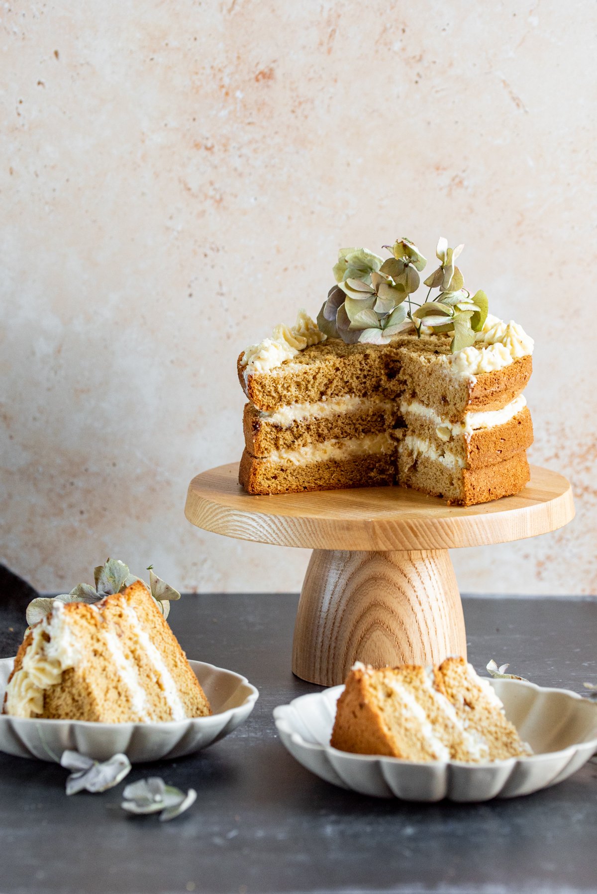 idée gâteau à étage anniversaire mariage déco romantique