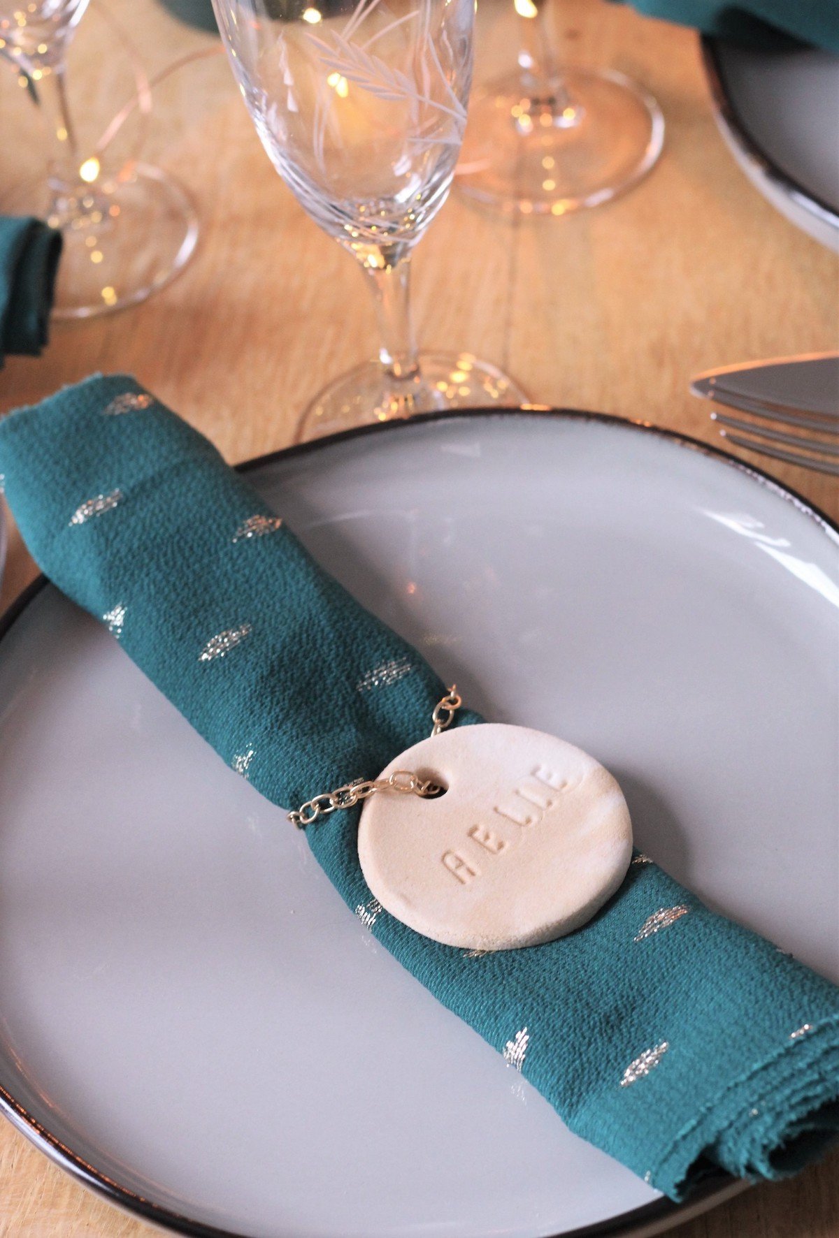 personnaliser table réveillon bleue idée déco diy bricolage créatif