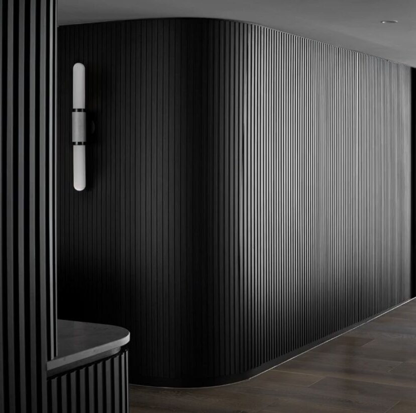decoration intérieure mur noir texture relief design contemporain raffiné