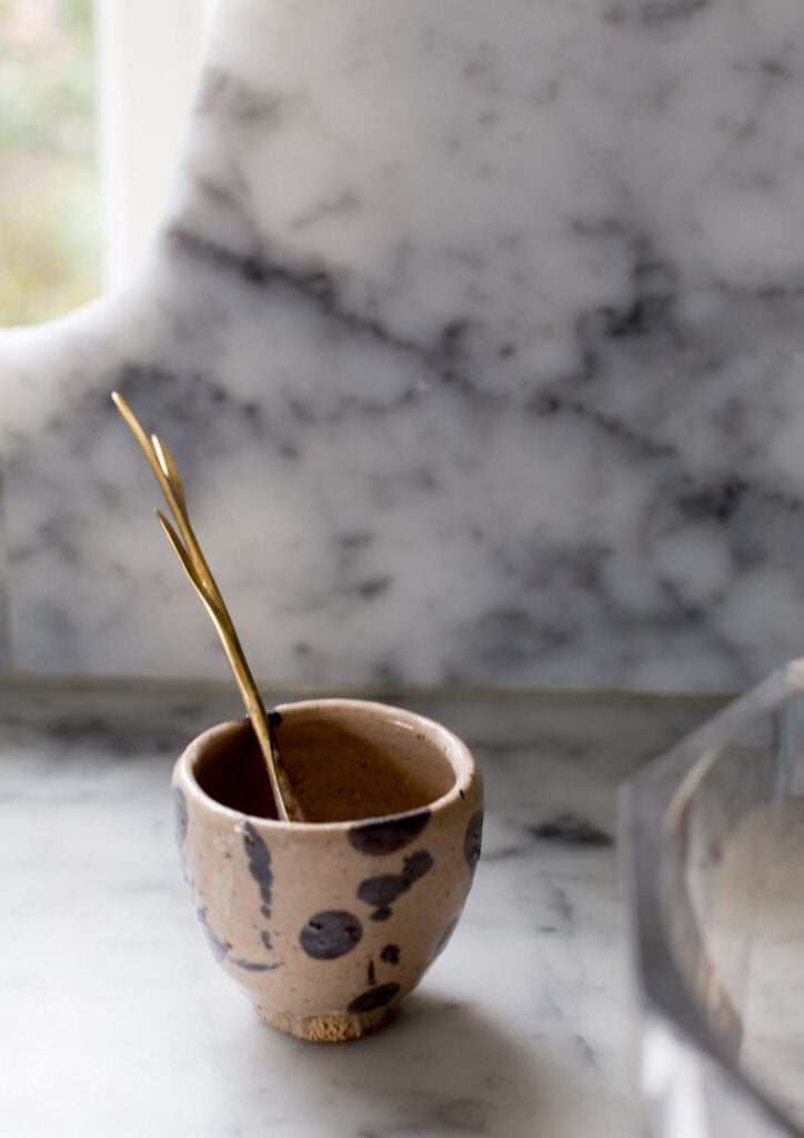 céramique traditionnelle suédoise moucheté déco