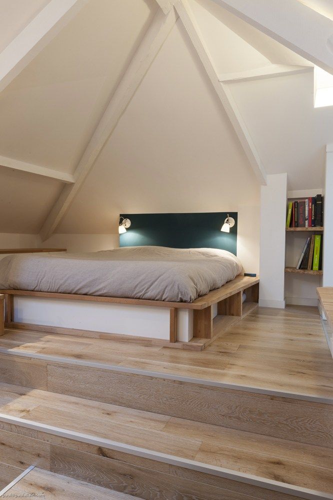 chambre mansardée estrade bois poutre bois apparentes