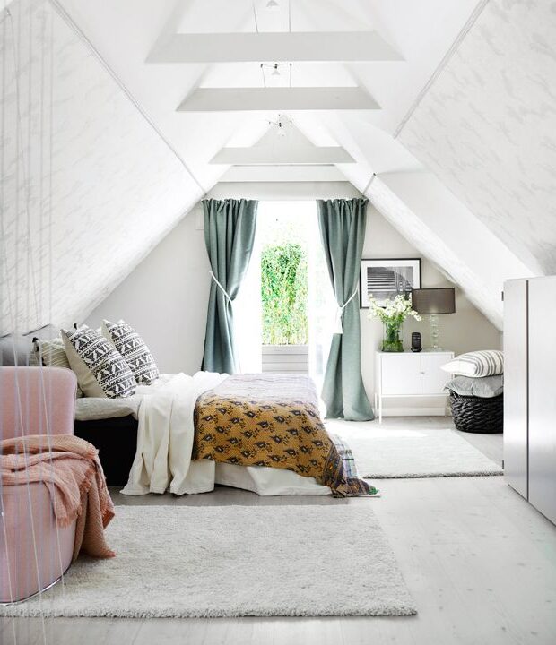 deco intérieure suite parentale fauteuil rose pastel rideau vert d'eau