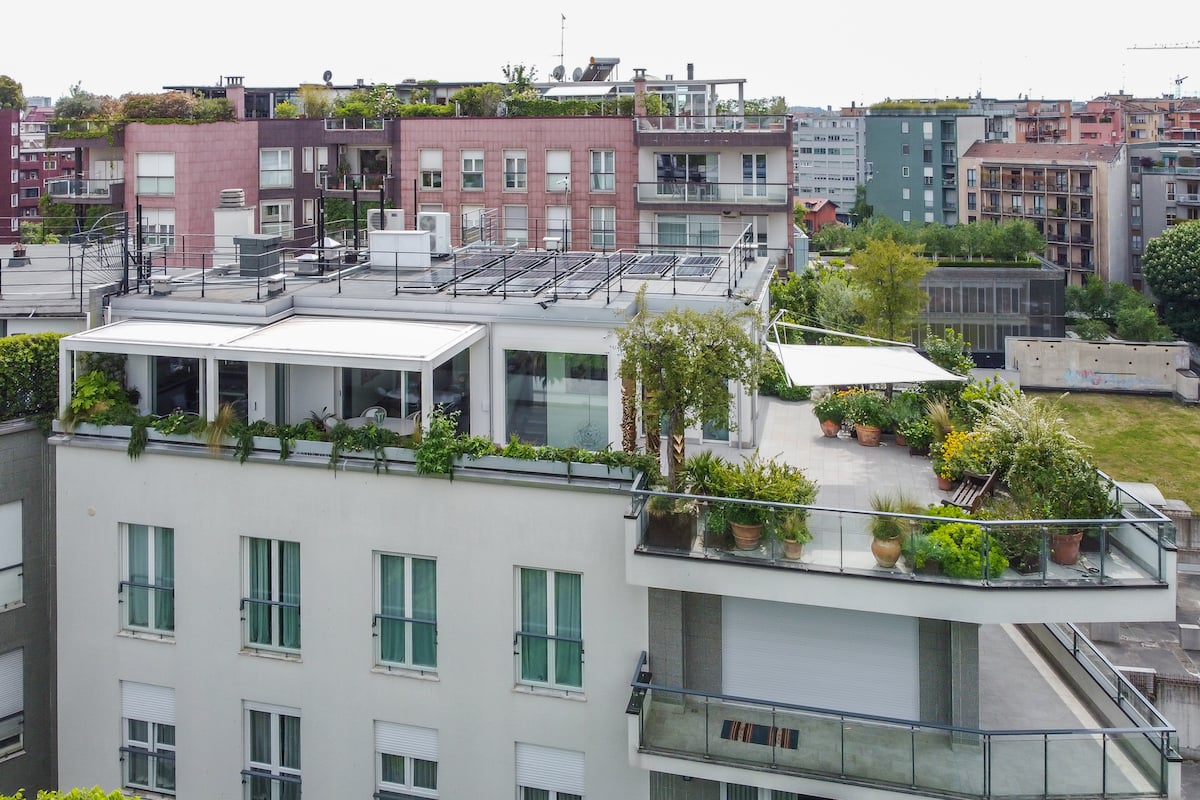 aménagement extérieur voile pergola adossée aménager toit appartement terrasse