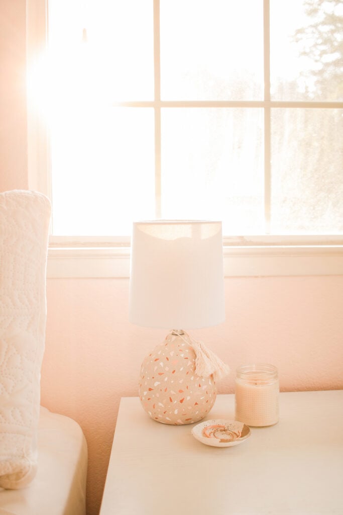 DIY terrazzo rose beige saumon pastel lampe fait maison deco chambre