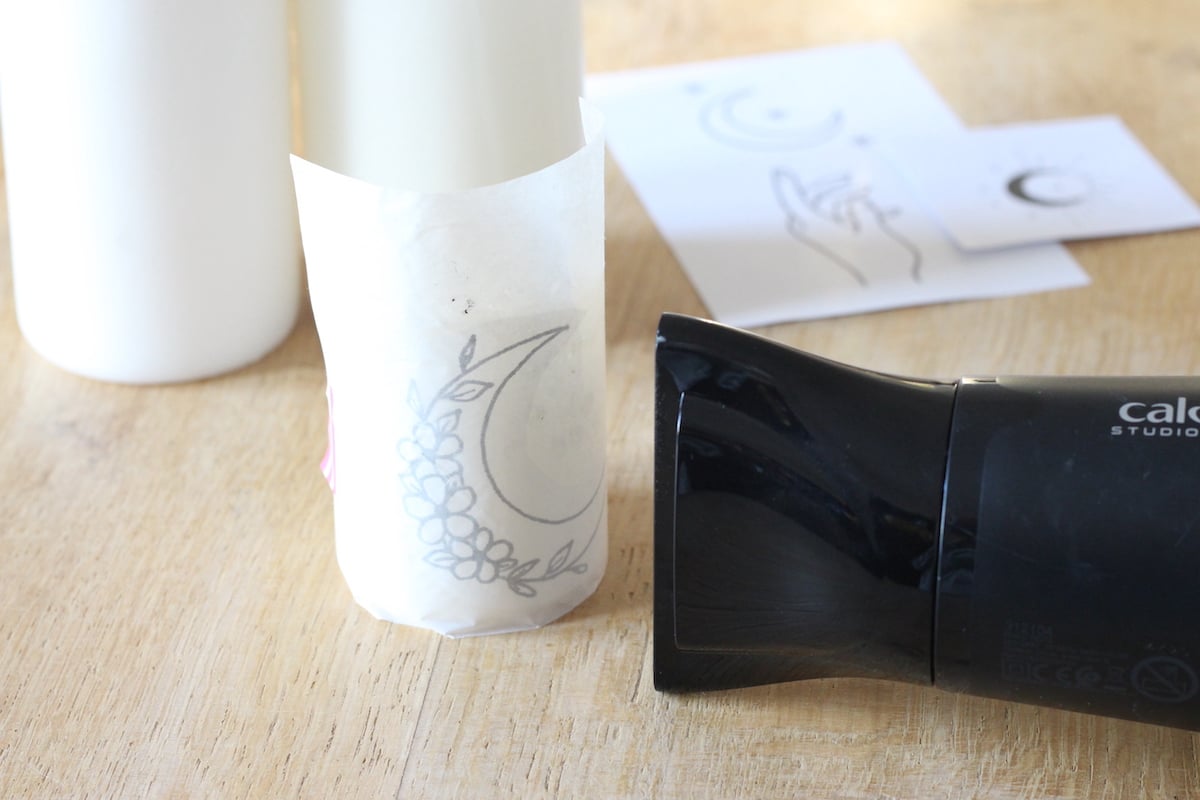 comment personnaliser bougie blanche mariage baptême sèche-cheveux