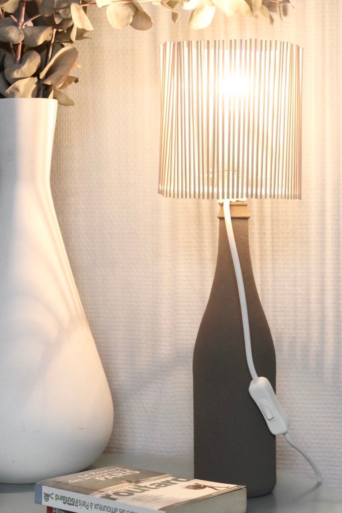 lampe bouteille bâtonnet bois upcycling déco