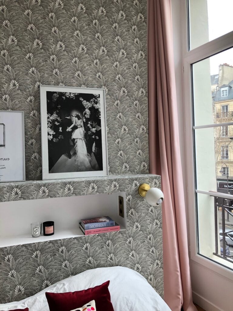 appartement haut en couleur chambre rose noire blanche