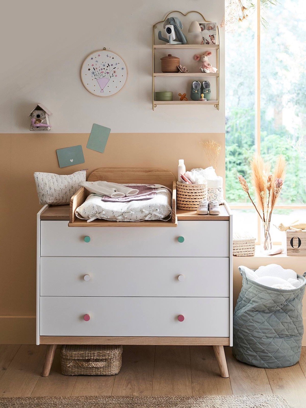 chambre bohème petite fille mur bicolore soubassement beige