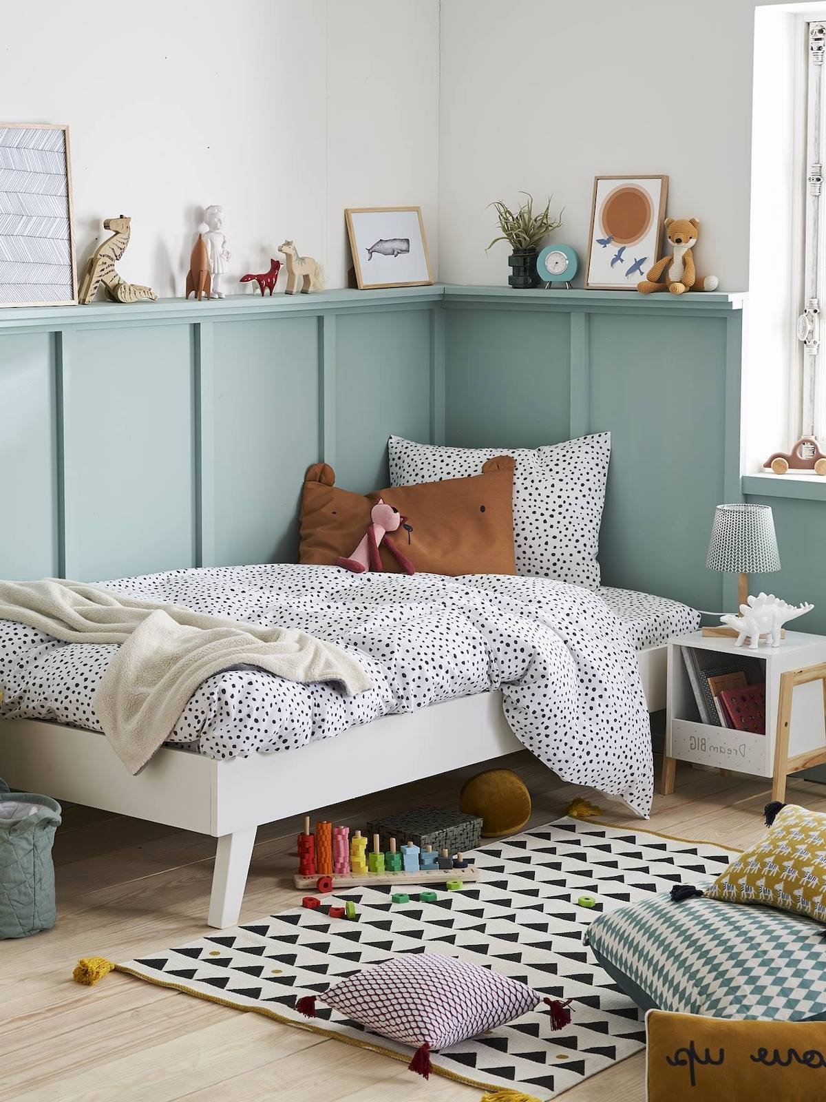 chambre enfant soubassement bois bleu vert décoration scandinave