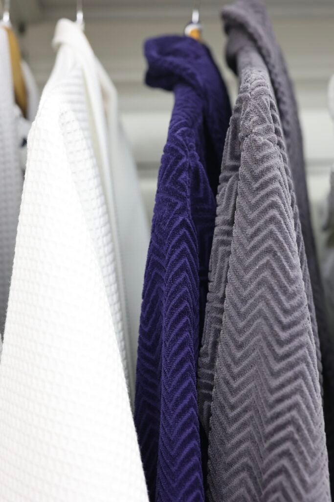 peignoir bleu indigo homme molletonné motif graphique grecque