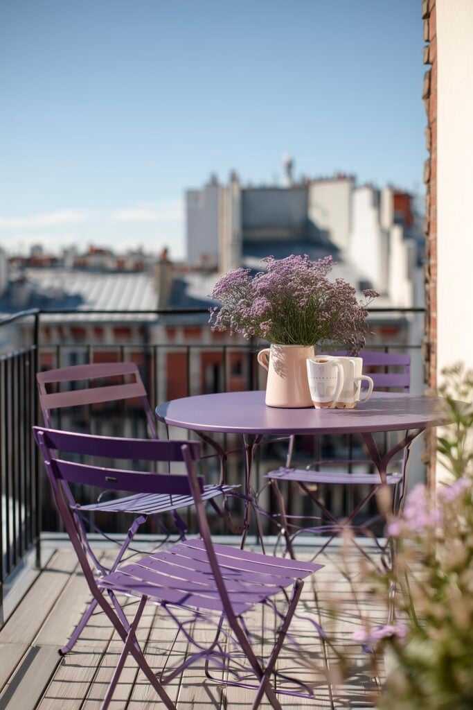 balcon carrelage mobilier décoration couleur parme