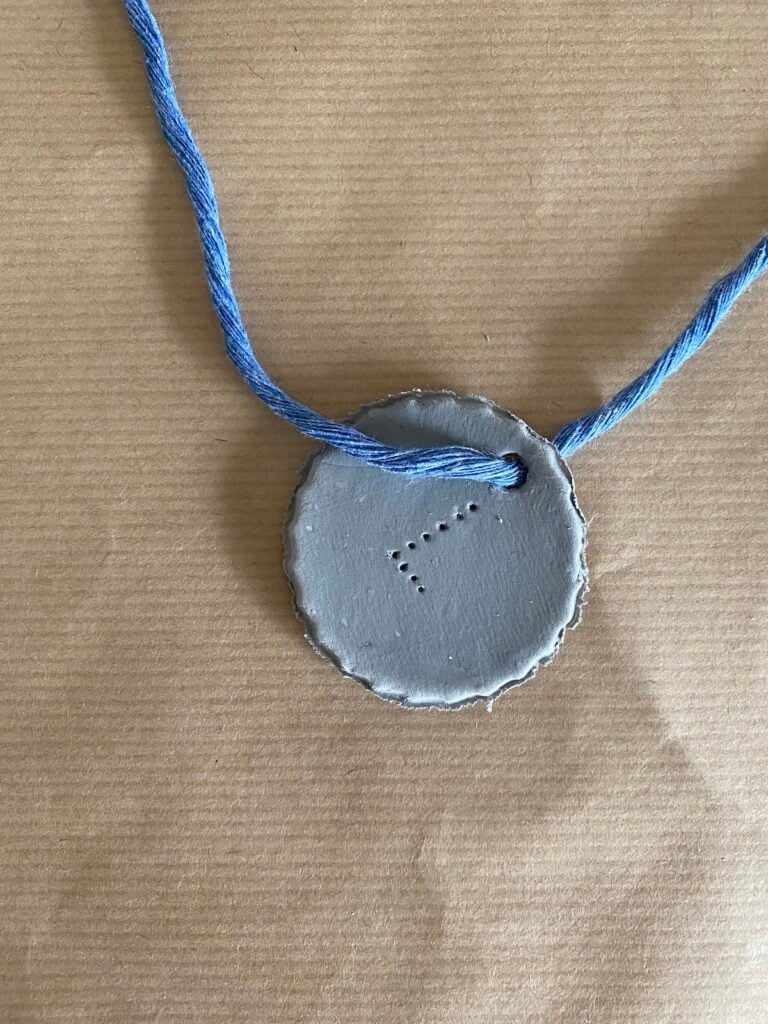 collier enfant pâte magique sèche à l'air initiale